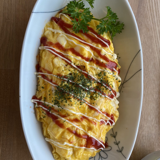 Omelet Stuffed with Rice