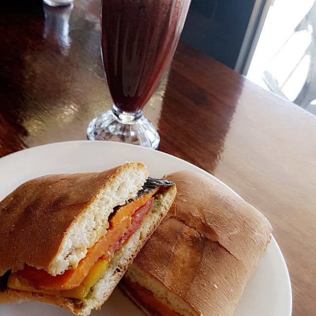 Delisious Vegan Veggie Roll and Veggie Juice