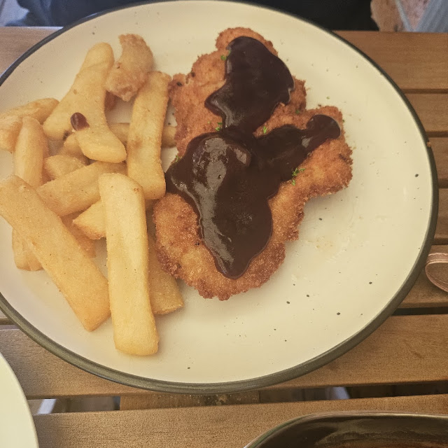 Half Serve Chicken Schnitzeland Gravy