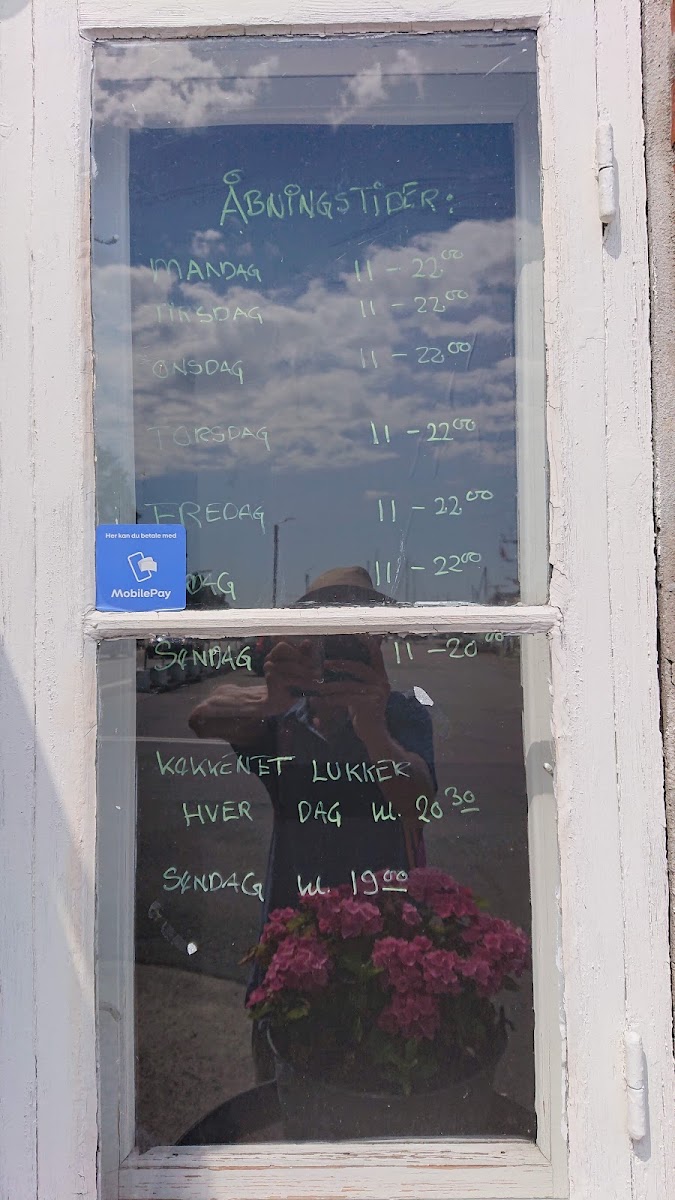 H8 Wine & Juice Bar menu board