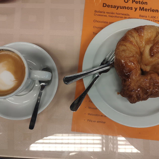 Café Y Croissant