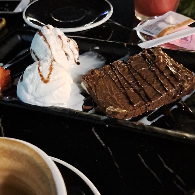 Molten Brownie Cake