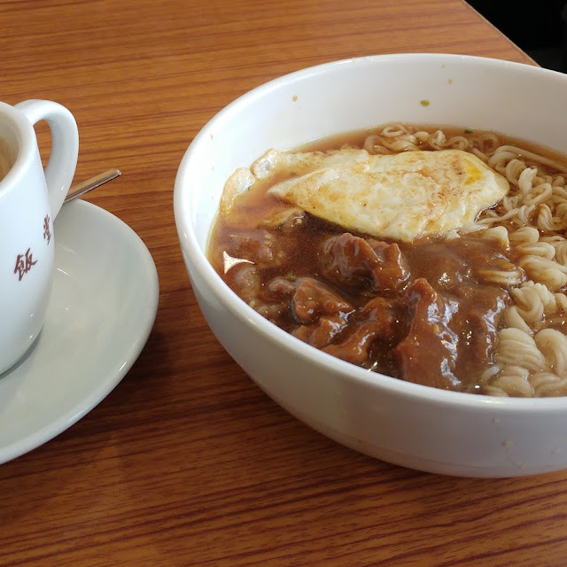 沙爹牛肉煎蛋一丁麵