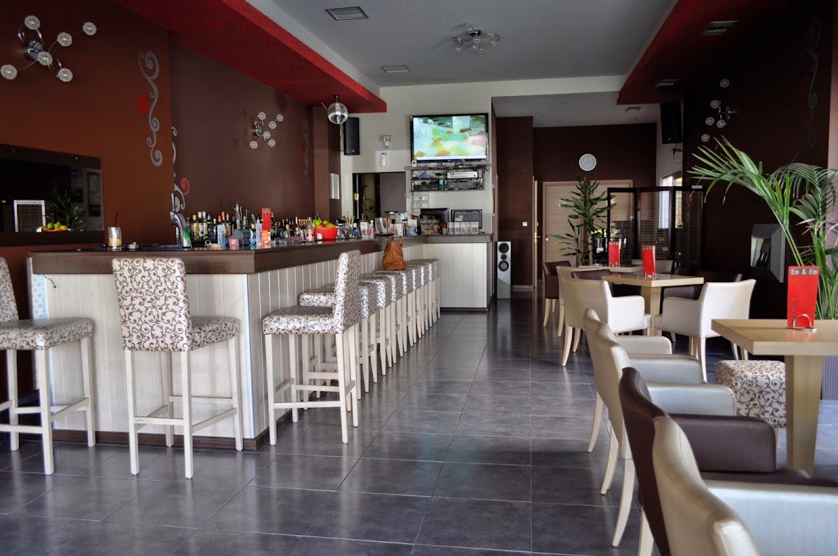 Em & Em cafe - snack bar