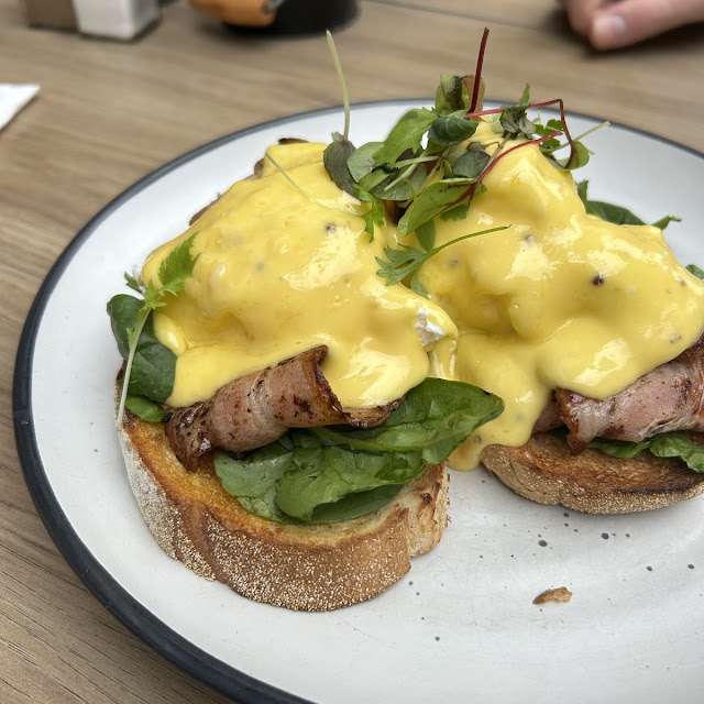Eggs Benedict