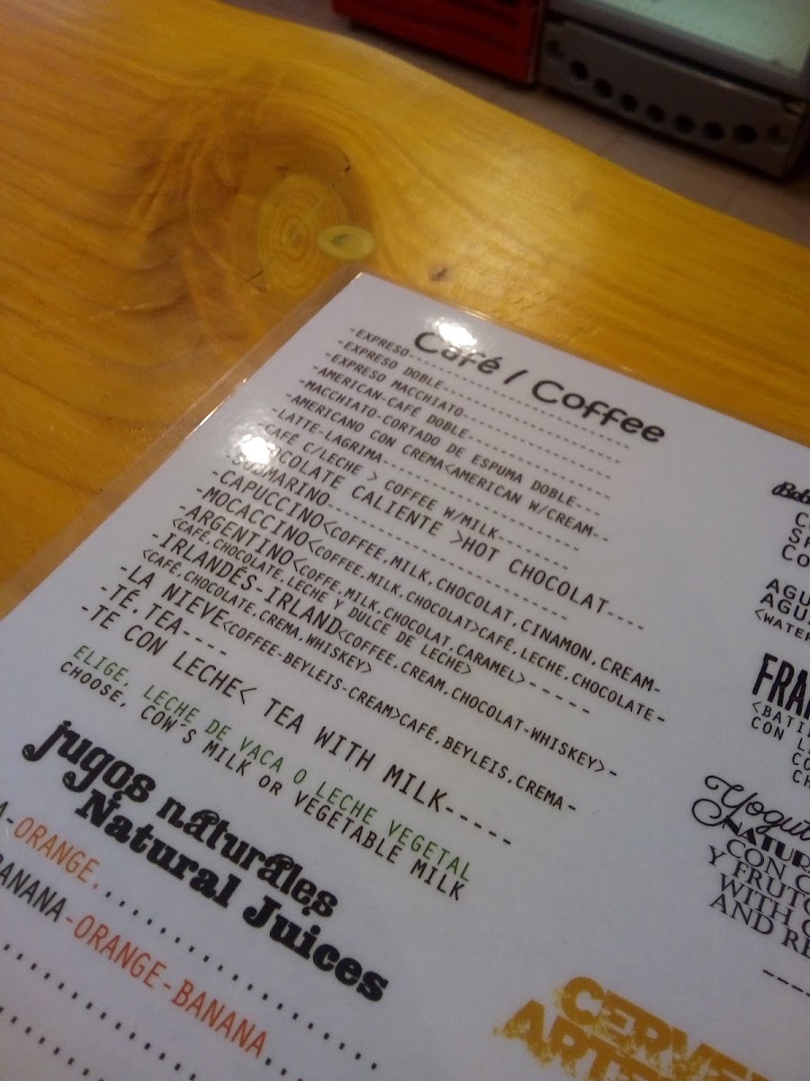 LA NIEVE CAFÉ y viandas (lunch and coffee) menu board