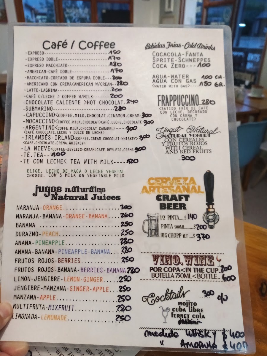 LA NIEVE CAFÉ y viandas (lunch and coffee) menu board
