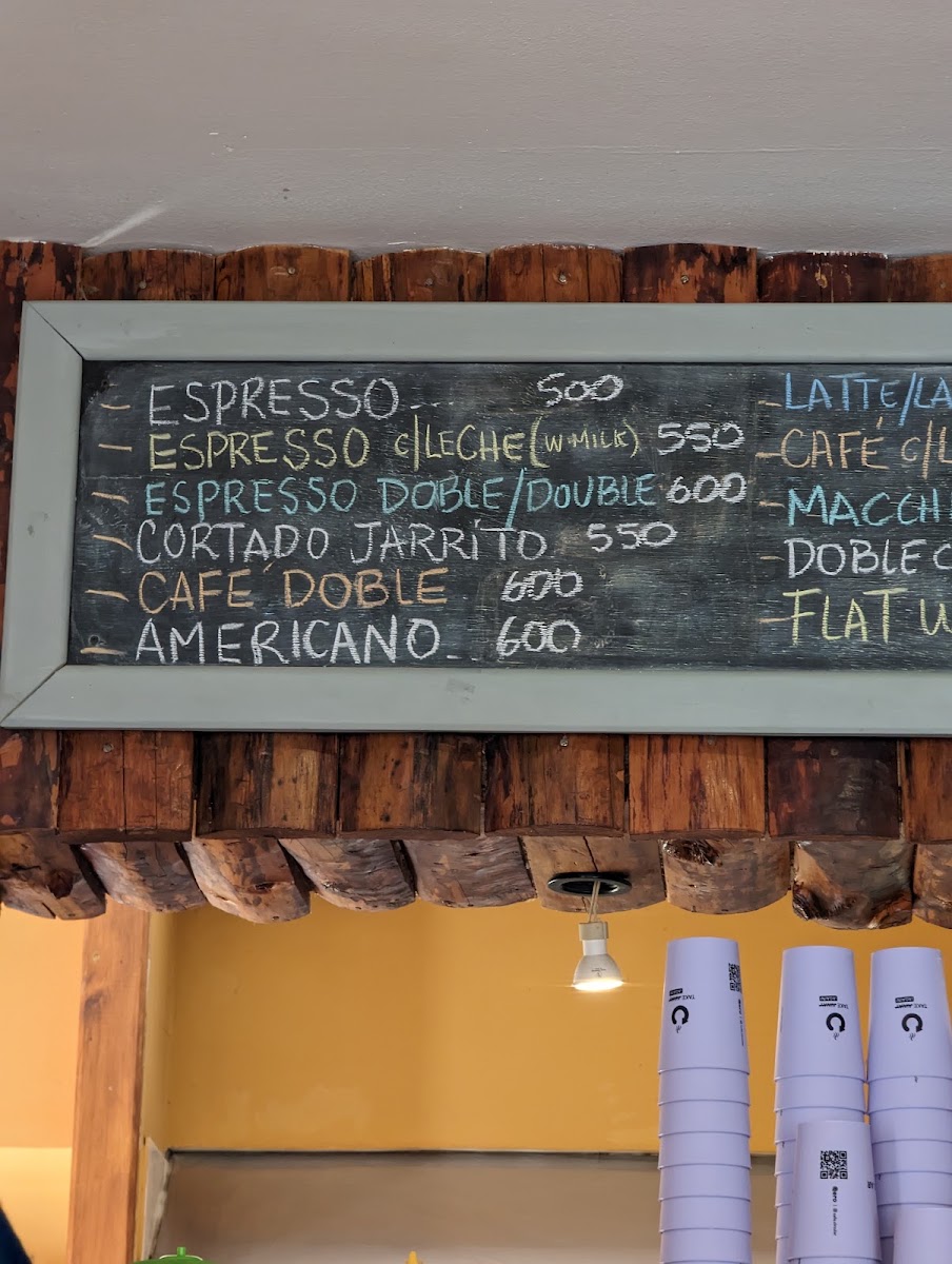 LA NIEVE CAFÉ y viandas (lunch and coffee) menu board