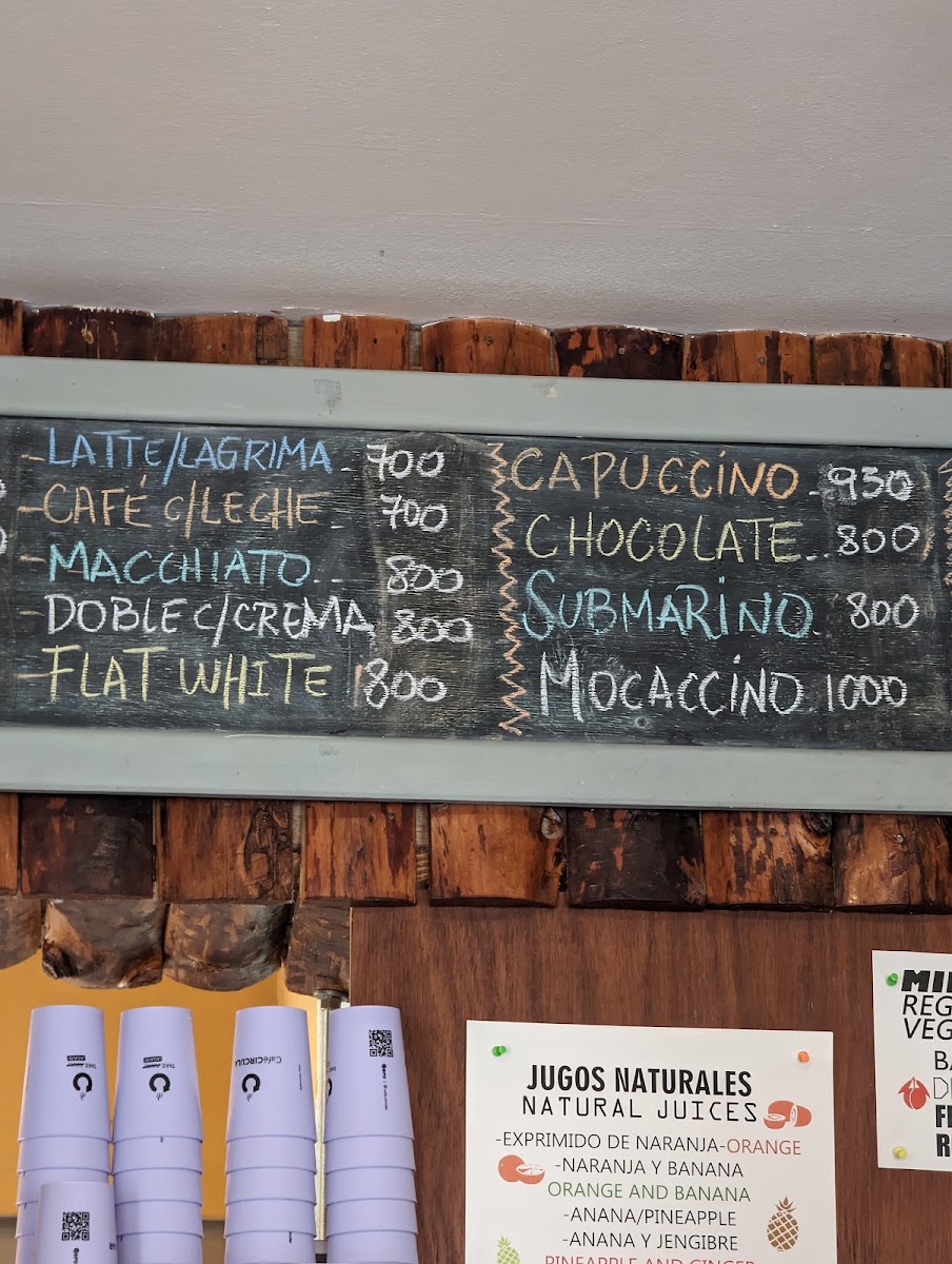 LA NIEVE CAFÉ y viandas (lunch and coffee) menu board