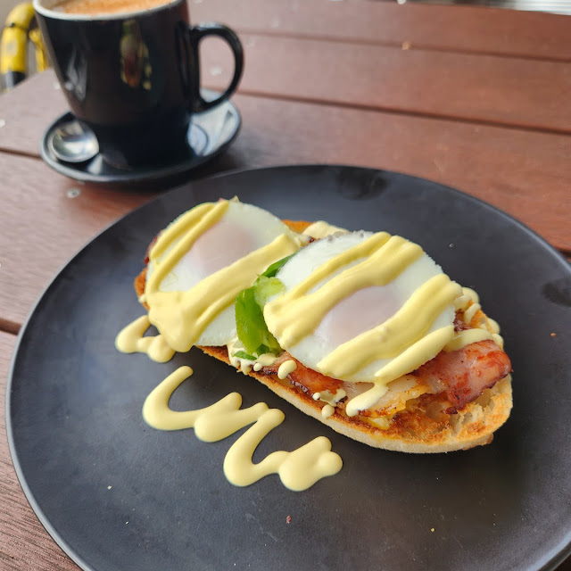Eggs Benedict Bacon