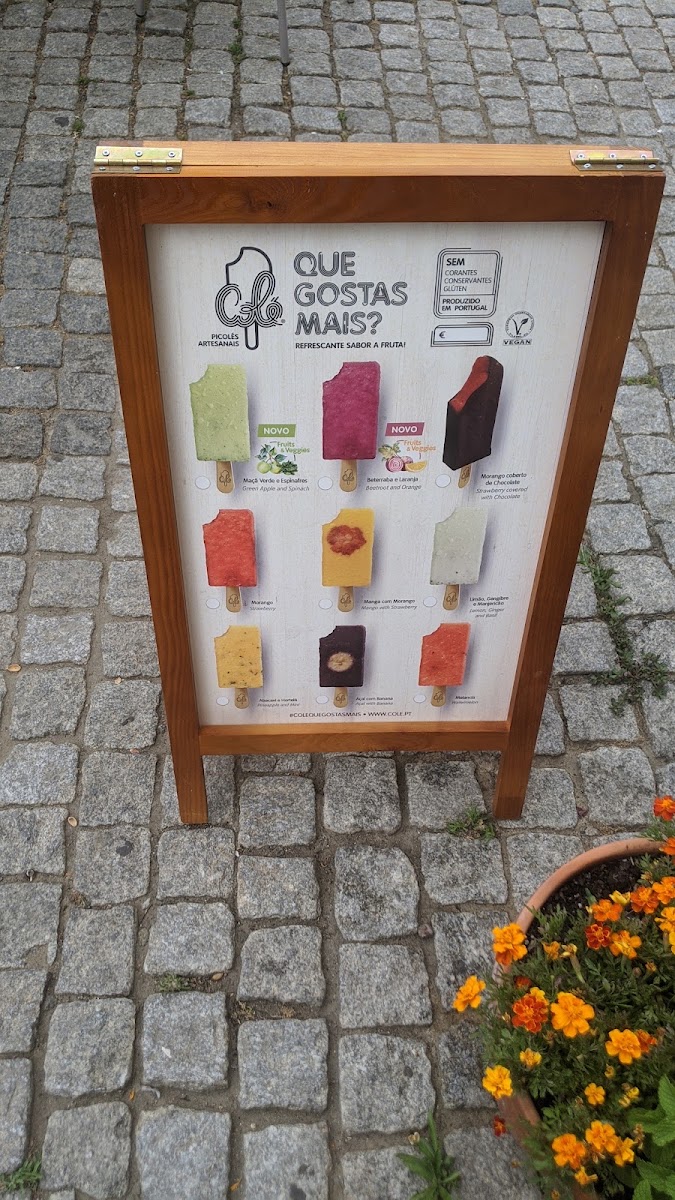 A Pracinha - Cafetaria/Livraria/Mercearia menu board