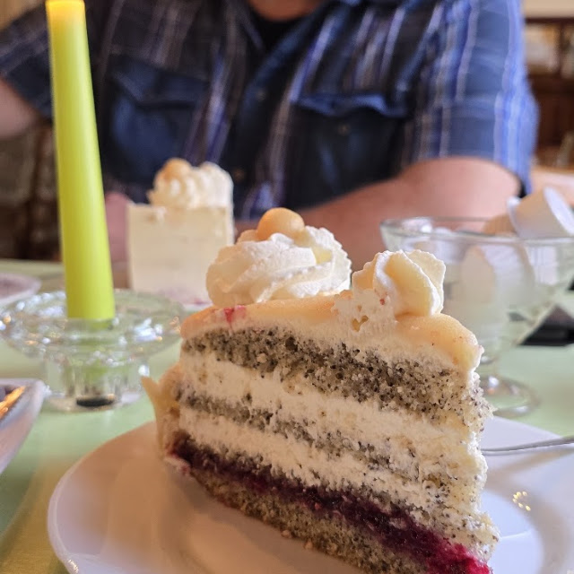 Nuss-mohn-torte Mit Marzipan