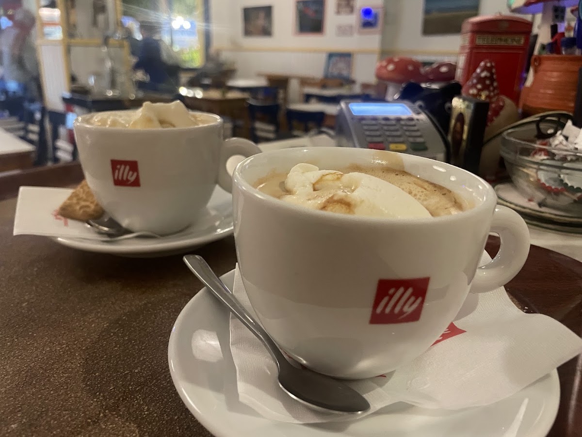 Cafe Yannis place