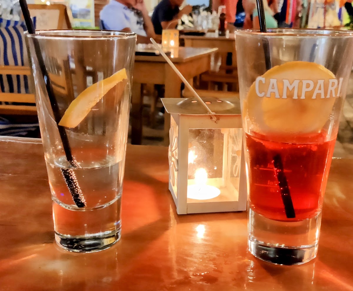 Cafe Yannis place