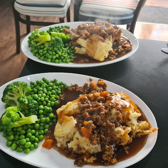 Mash and Mince with Peas and Broccoli