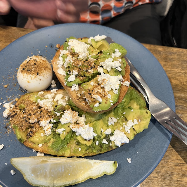 Eggs Avacado