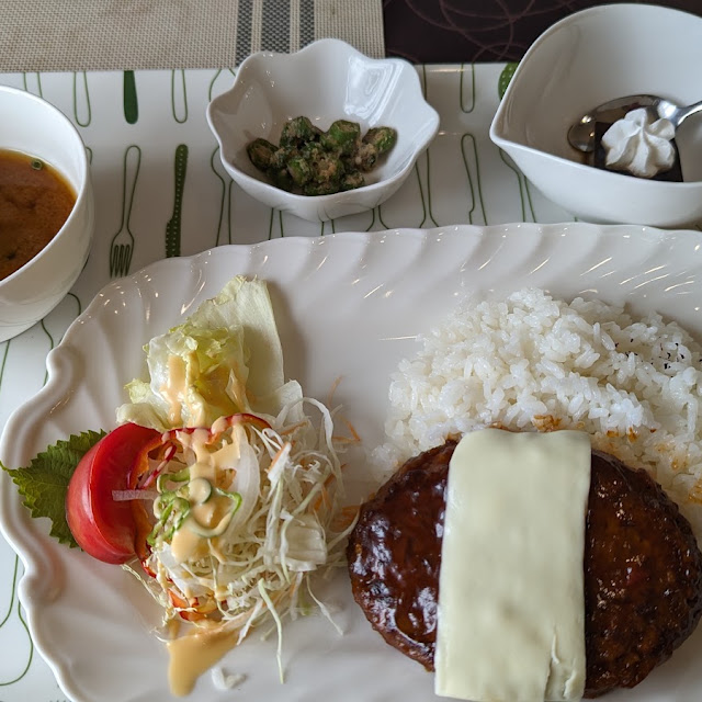 煮込みハンバーグランチ