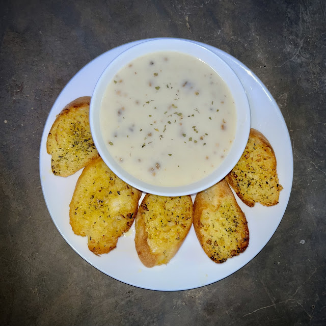 Garlic Bread & Mushrooms Soup