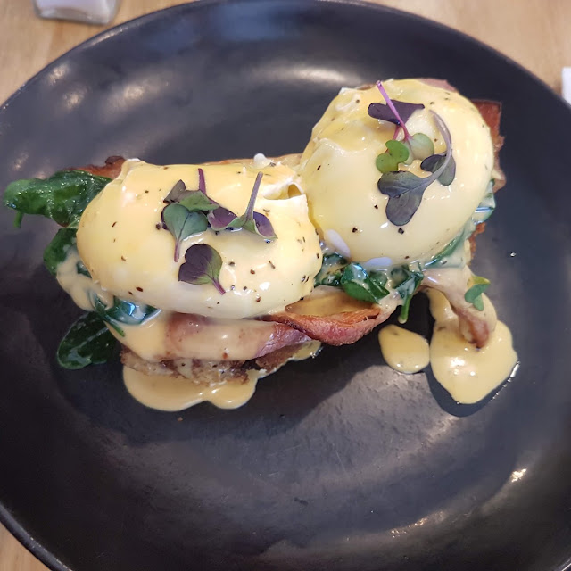 Eggs Benedict with Bacon