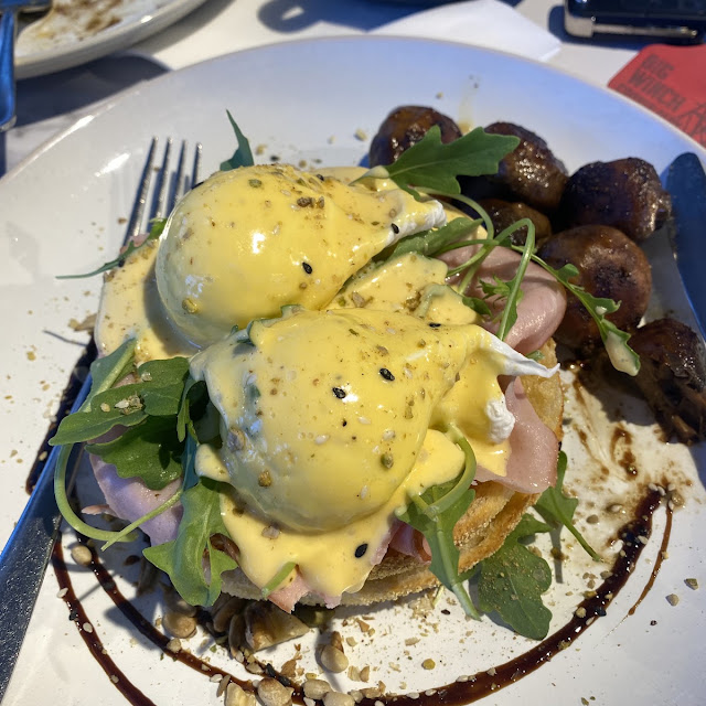 Eggs Benedict
