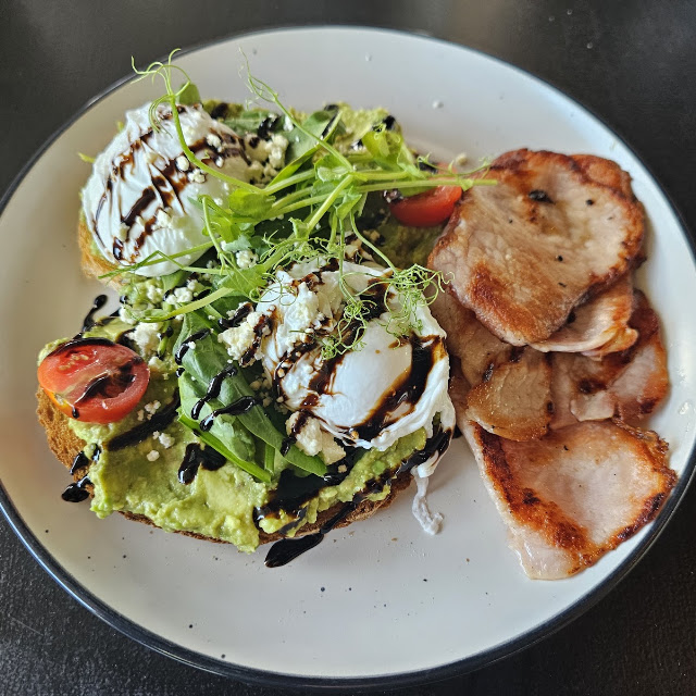 Smashed Avo with Bacon