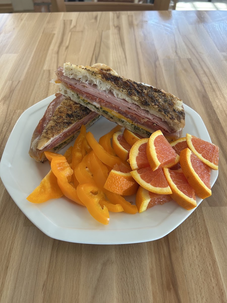 Leonardo’s Coffee and Sandwich House
