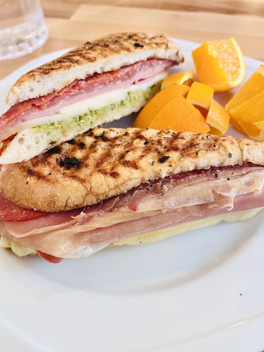 Leonardo’s Coffee and Sandwich House