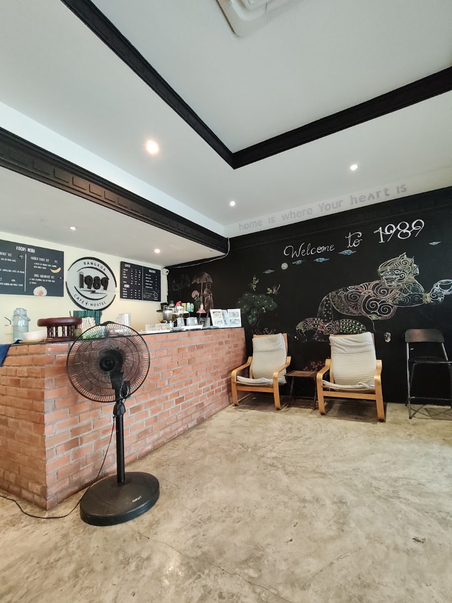 1989 Hostel & Cafe Sukhumvit 22