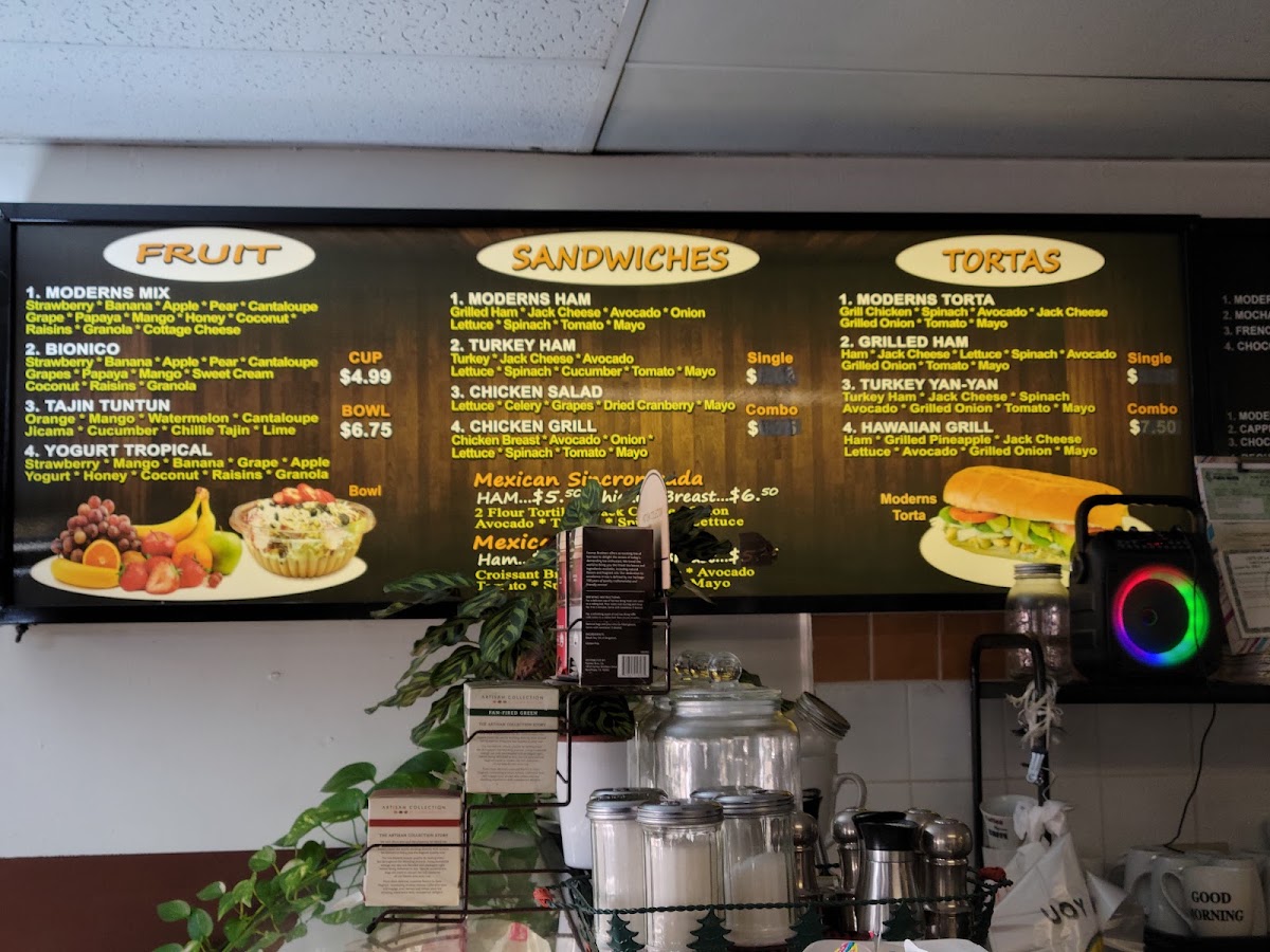 Crepelicious cafe menu board