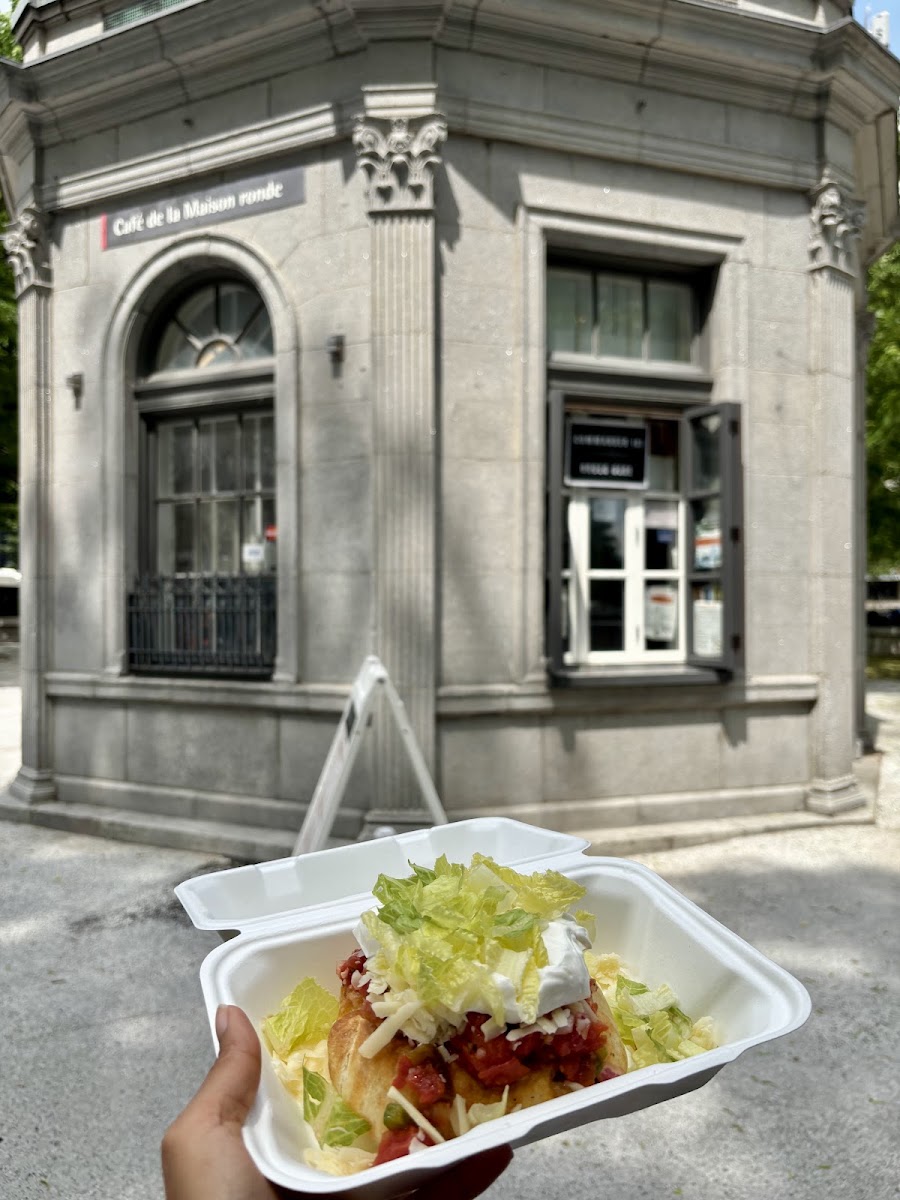 Café Maison Ronde Roundhouse Cafe