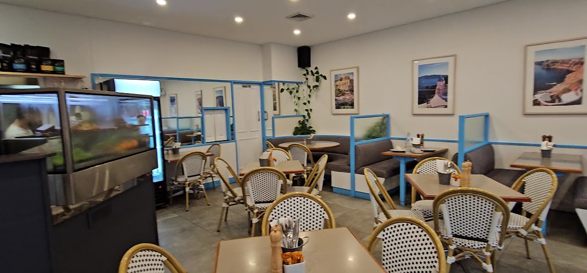 Santo Cafe & Restaurant