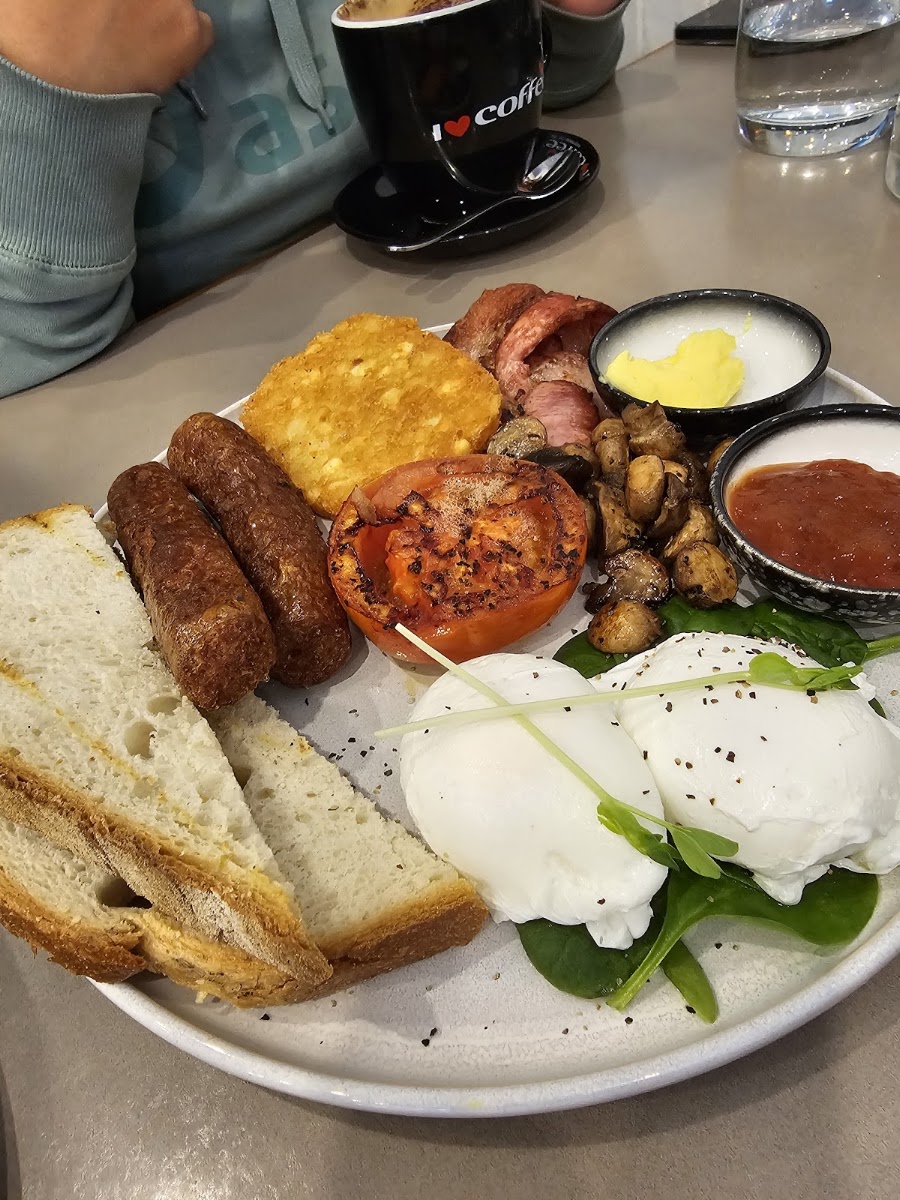 Santo Cafe & Restaurant