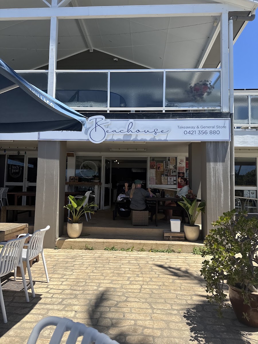 Sandy Beachouse & General Store