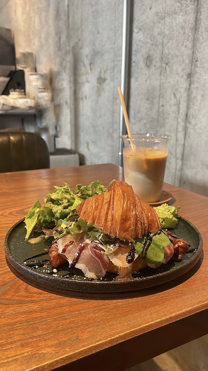 Darestore Coffee & Eatery