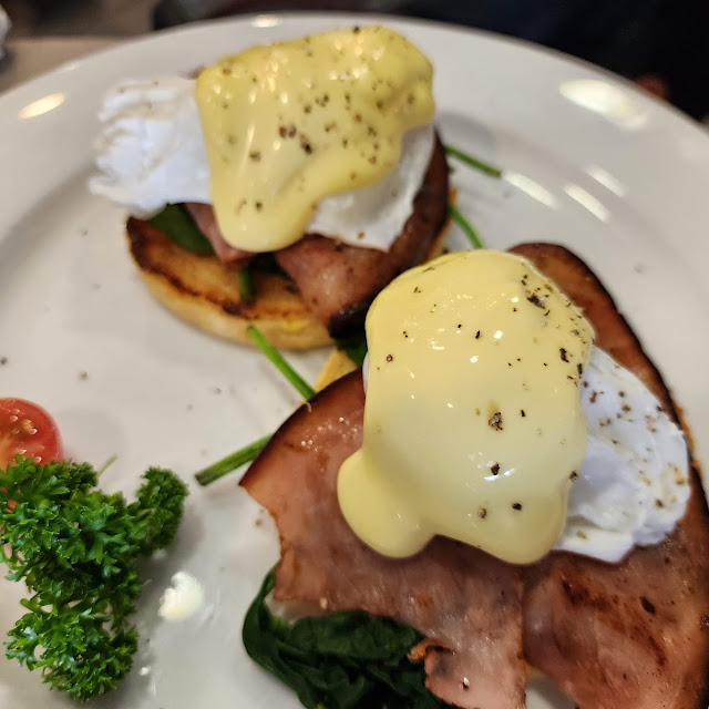 Eggs Benedict