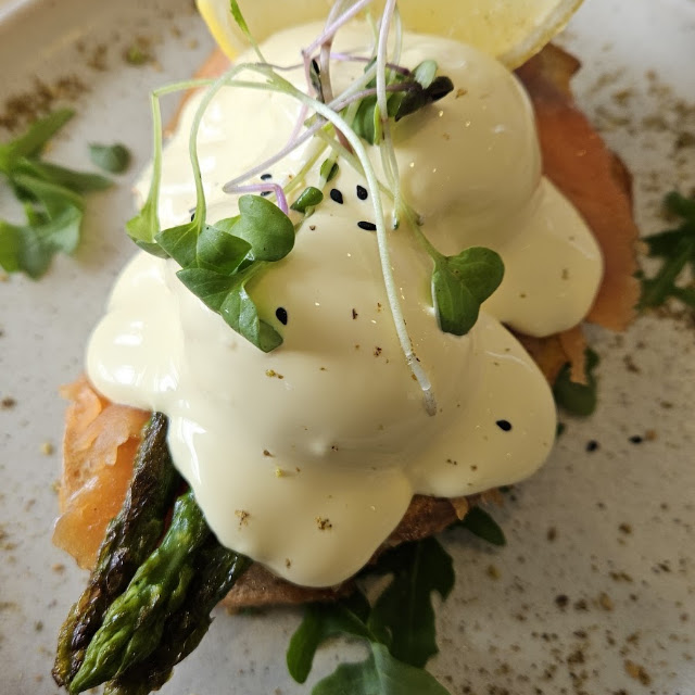 Eggs Benedict
