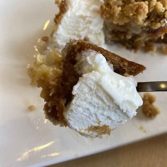 Apple Crumble Muffin & Ice Cream