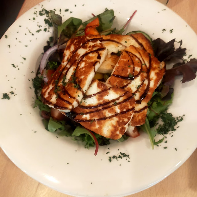 Haulomi Cheese Salad Platter