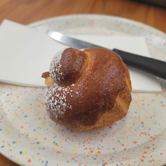 Pastry with Cream Filling