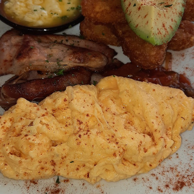 Scrambled Eggs on Toast with Bacon