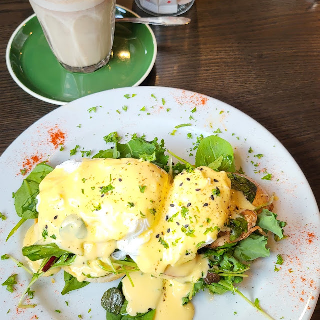 Eggs Benedict