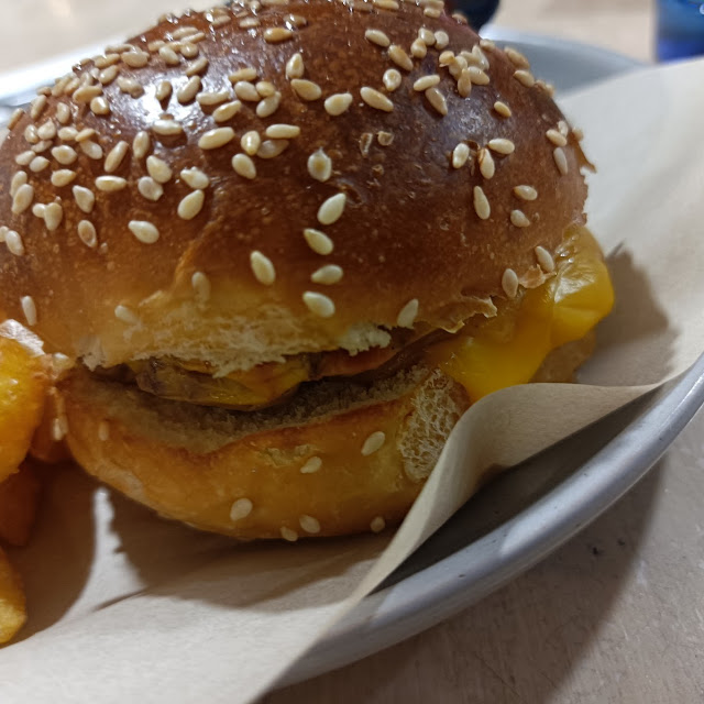 Kid's Cheeseburger