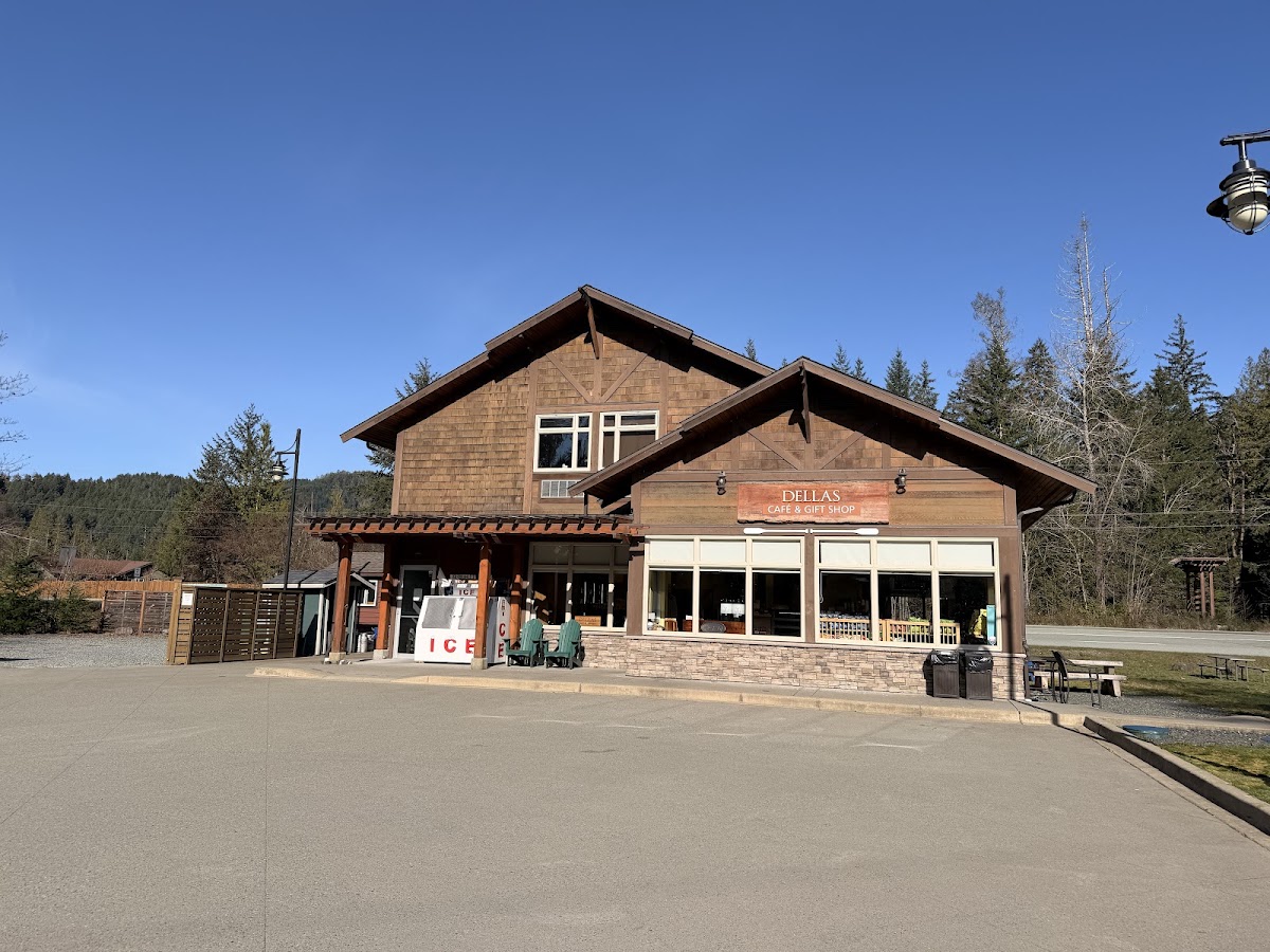 Dellas Cafe and Gift Shop