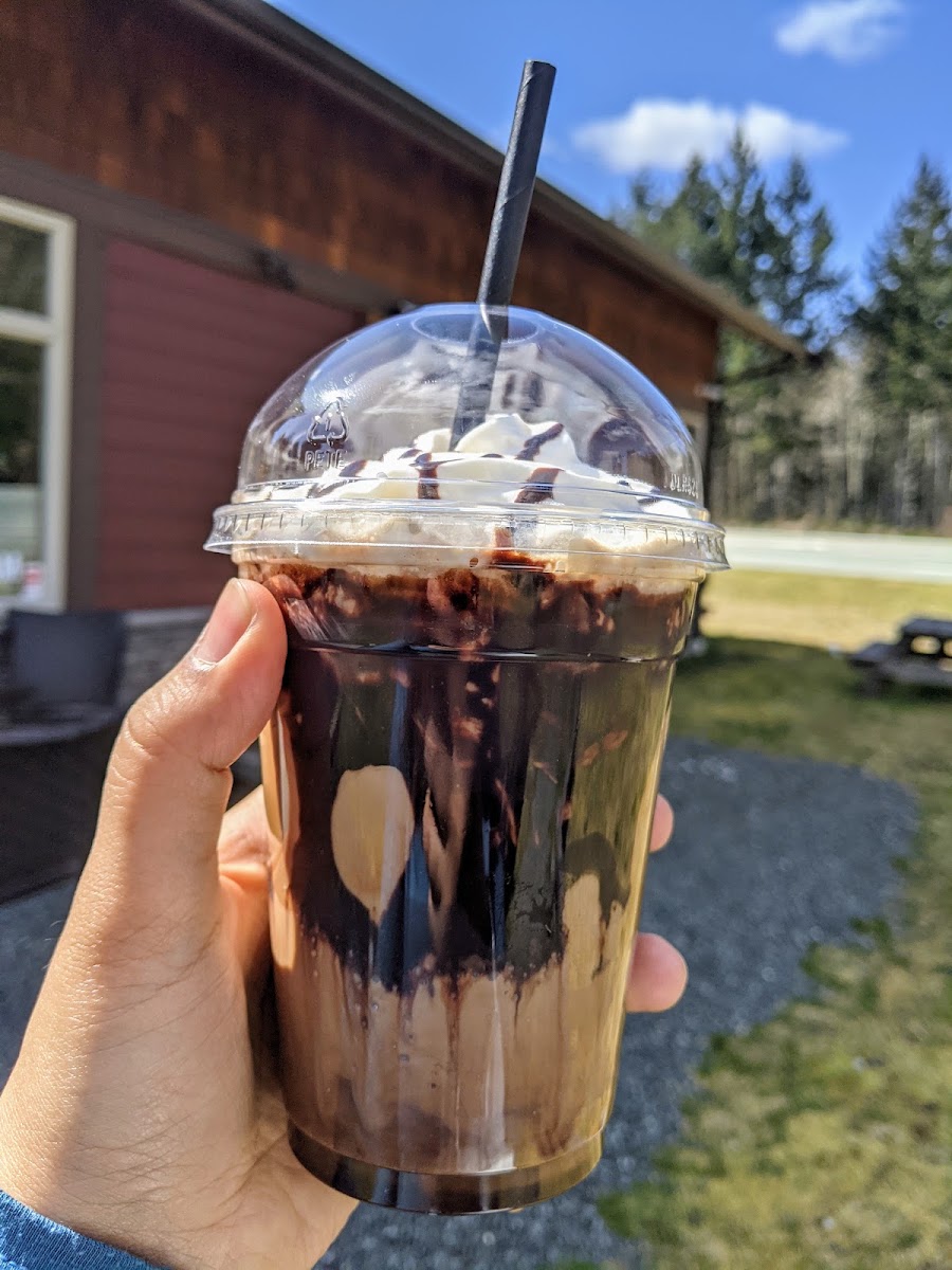 Dellas Cafe and Gift Shop