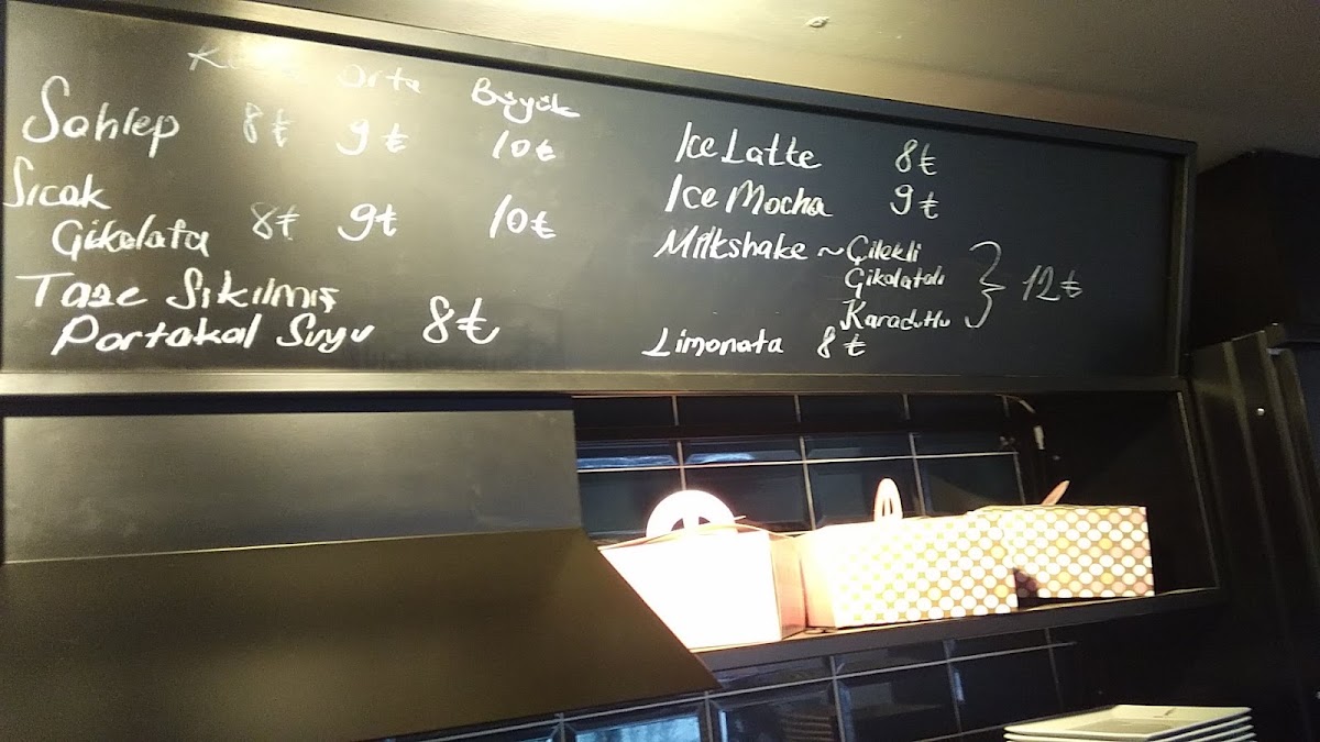 Kahve Dehası menu board