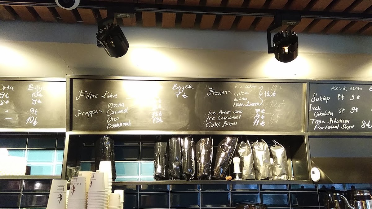 Kahve Dehası menu board