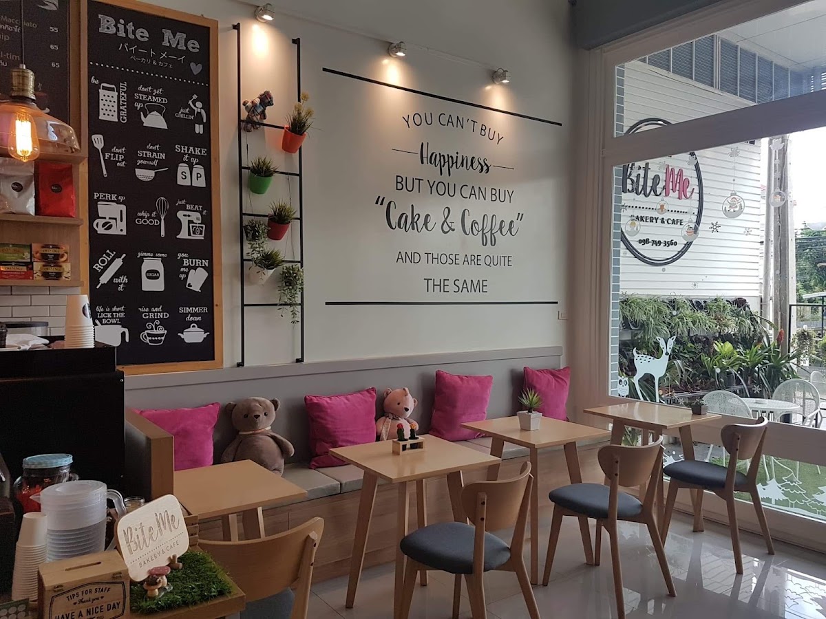 Bite Me Bakery & Cafe'