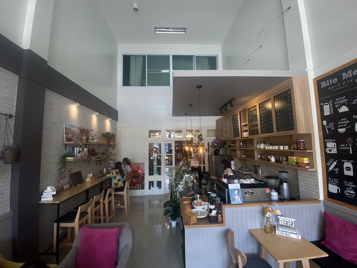 Bite Me Bakery & Cafe'