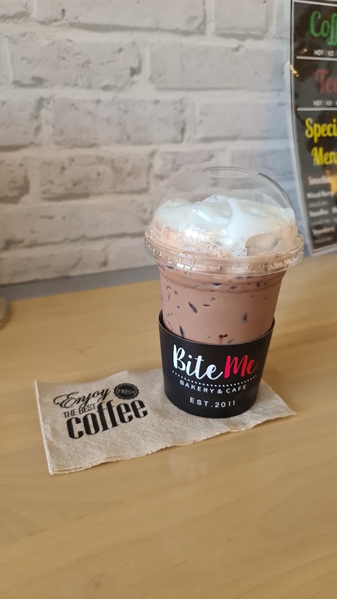 Bite Me Bakery & Cafe'