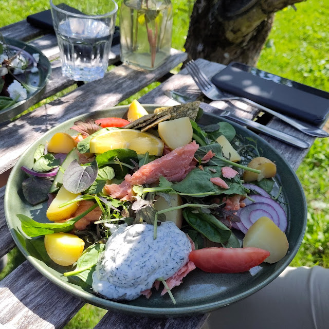 Varmrökt Laxsallad